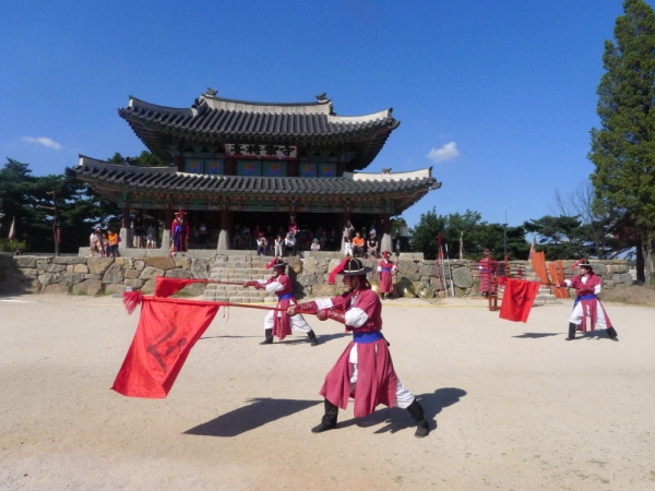 경기도와 경기문화재단은 오는 31일까지 ‘2018년 경기 전통문화 활성화 지원사업’ 참가단체를 모집한다. ? 경기G뉴스