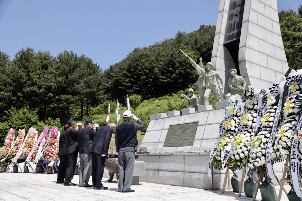가평군은 25일 설악면 용문산 전적비에서  '제67주년 용문산대첩 전승 기념식'을 개최했다.