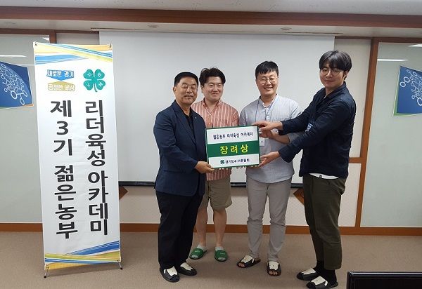 왼쪽에서 3번째 심민수 회원
