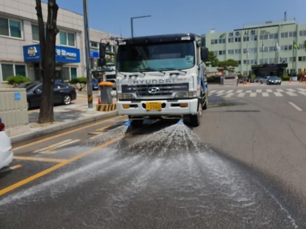 여주시, 폭염 대응 도로변 살수차량 운행