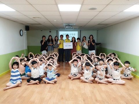 광명시 시립철산누리어린이집, 바자회 수익금 철산3동 누리복지협의체 전달