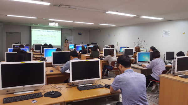 지역사회 통합돌봄 전담 공무원을 대상으로 역량강화 교육을 실시하고 있다.