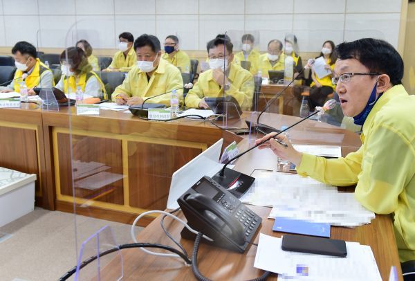 “강화된 사회적 거리두기에 적극적으로 참여해 달라”