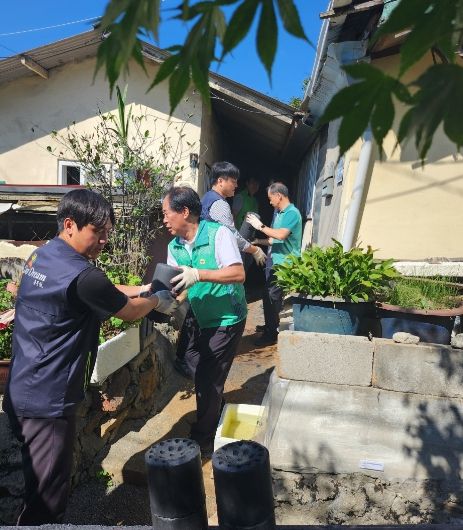 동두천시 보산동 새마을지도자협의회, 사랑의 연탄 나눔 봉사 실시