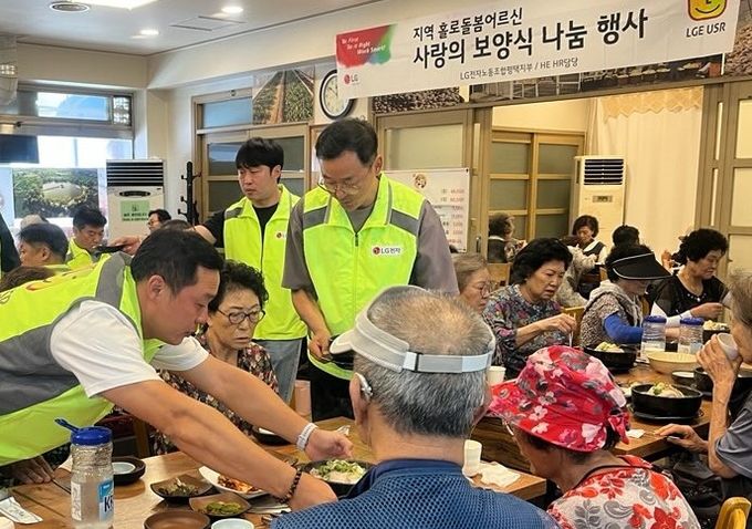 LG전자노동조합평택지부, 송북동 홀몸 어르신께 사랑의 보양식 전달