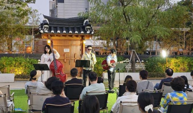 정조테마공연장 <어울야락> ‘조용찬 트리오’ 공연 사진