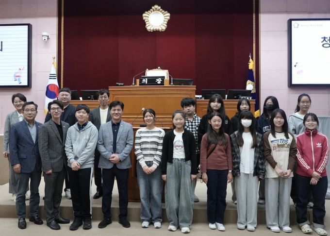 안양시의회, 2025년 청소년의회 본회의 및 수료식 개최