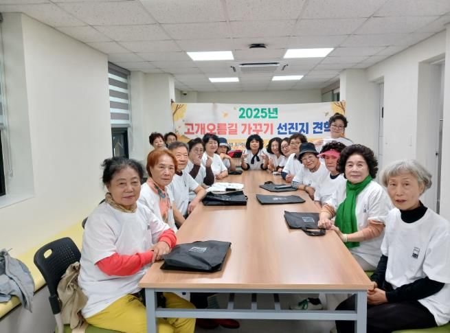실크스크린 체험 후 대티까치마을 주민 단체사진
