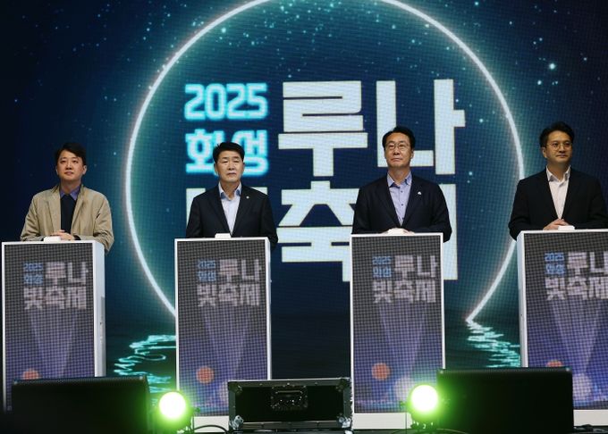 배정수 의장 축제 축하 인사 모습