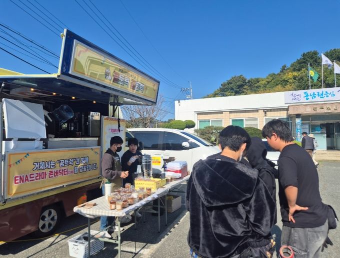 거제시장애인복지관 커피차‘꿈트럭’과 함께 드라마 촬영현장 응원