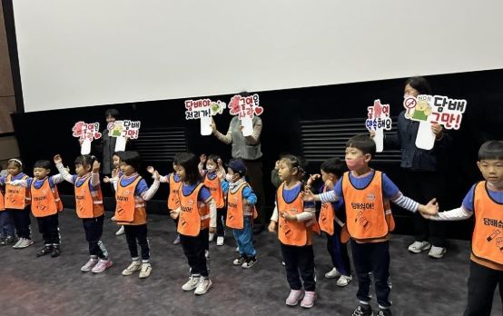 꾸러기금연도우미, 영화관나들이 어르신 대상 따뜻한 금연 캠페인 진행