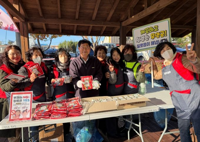 일로전통시장에서 진행된 일로읍 ‘부패는 쩔(卒)로, 청렴은 일로’ 캠페인