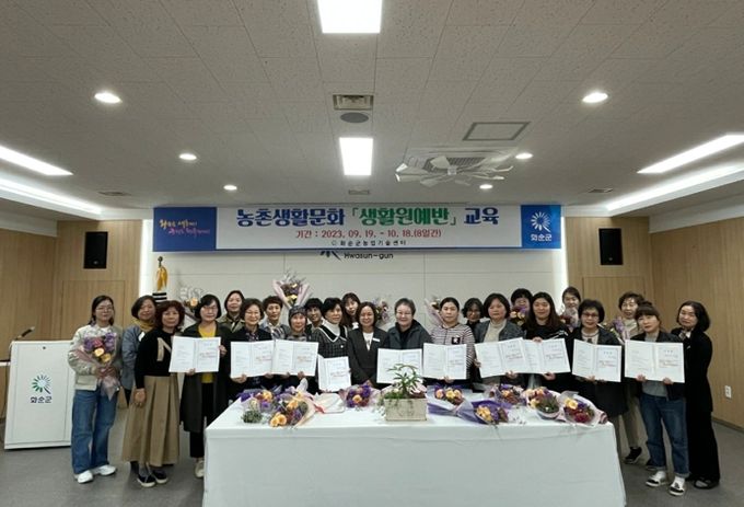 교육 수료생 및 작품 사진