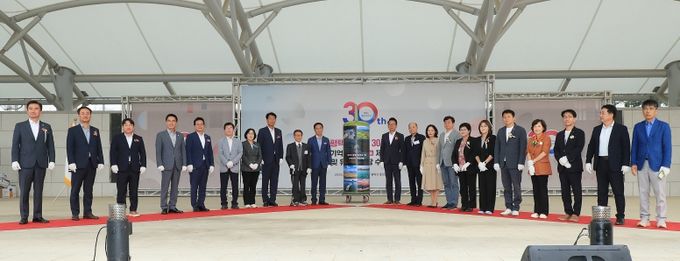 평택시, 통합 30주년 기억상자(타임캡슐) 제막식 및 유공 표창장 수여식 개최