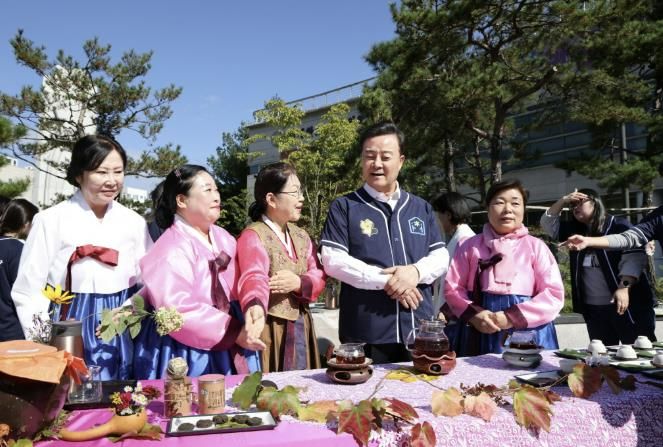 의왕시청소년재단, 지역 어르신과 함께하는 “차(茶)로 나누는 마음”사회공헌 활동 전개