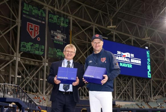 2025 K-BASEBALL SERIES 체코전 후원품 전달