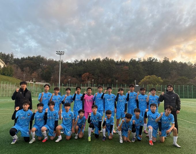 여수시 중등부 유소년 축구단인 여수해양FC U-15가 지난달 28일부터 30까지 해남군 일원에서 열린 ‘해남 땅끝배 축구대회’에서 의미 있는 첫 승리를 거뒀다.