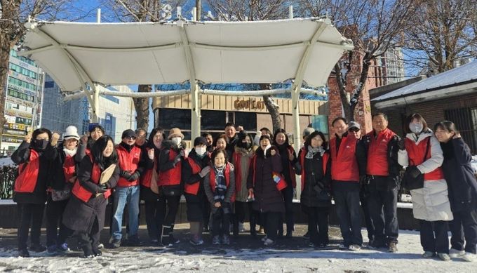 구리시 수택1동 통장협의회, 겨울철에도 멈추지 않는 ‘자체 클린구리의 날’ 제설 작업과 환경정화 활동 실시