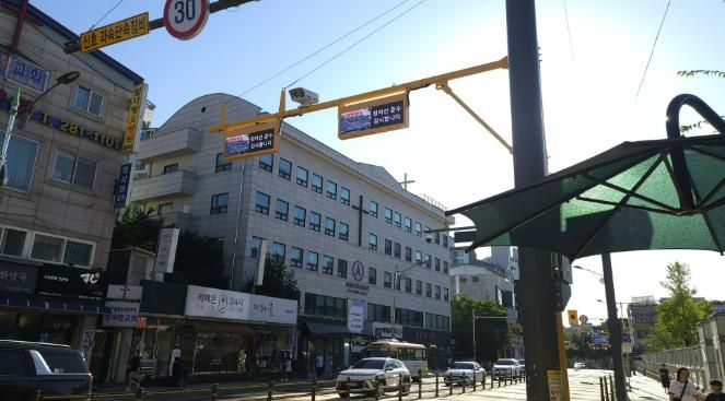 기흥구는 어린이보호구역 내에 ‘정지선 위반 알리미’와 ‘우회전 감응 시스템’을 도입했다