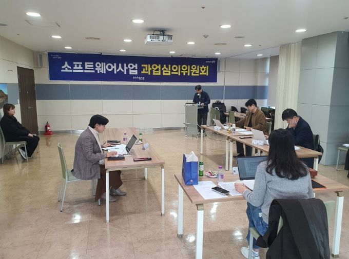 포항시는 17일 시청 연오세오실에서 제11회 포항시 소프트웨어사업 과업심의위원회를 개최했다.
