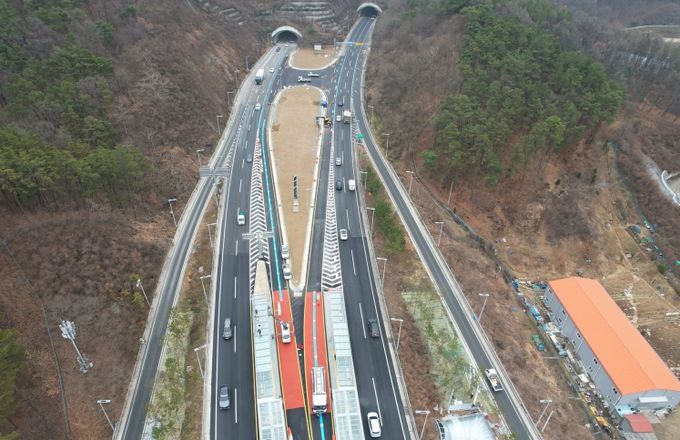 둔곡교차로 BRT 중앙정류장 설치 공사 완료
