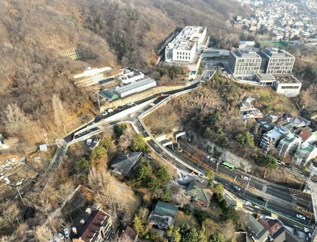 서대문구의 금화터널 상부 도로 완공 모습