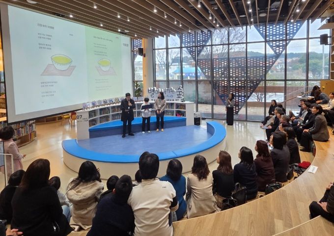 2025 다정함이 움트는 예술 공감 교실 ‘서로 빛, 함께 시’ 전시회