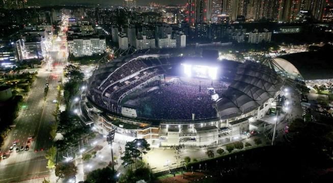 대형공연이 열리고 있는 고양종합운동장