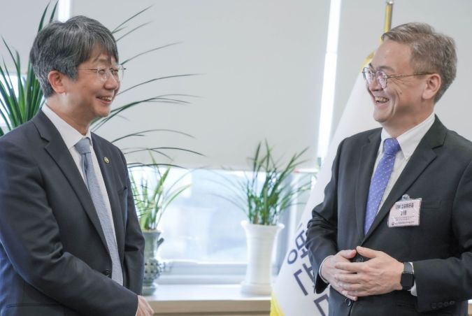 임승관 청장과 엔흐볼드 세레넨 몽골 국립감염병센터장 면담