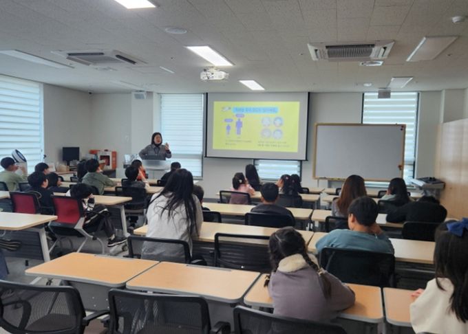 화정 다함께돌봄센터 이용 아동 대상 치매인식개선 교육