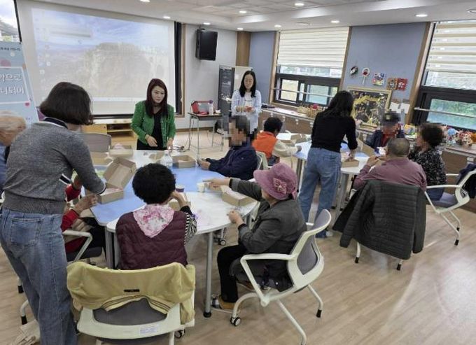괴산군보건소 치매안심센터, 경증치매환자 인지기능 회복 돕는 ‘기억올림’ 대상자 모집