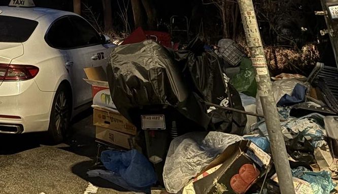 홍제동 쓰레기 상습 무단투기 현장 모습