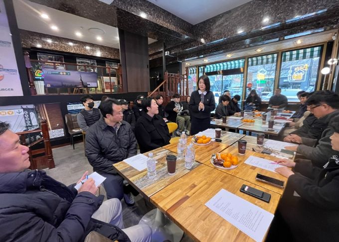 김민숙 의원, 신원동 골목형상점가 신설 기념 주민 간담회 개최
